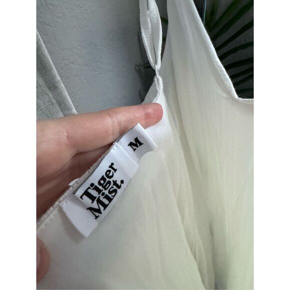 Tiger Mist Lisandra‎ White V-neck Bodycon Mini Dress Medium Girly - Picture 6 of 7